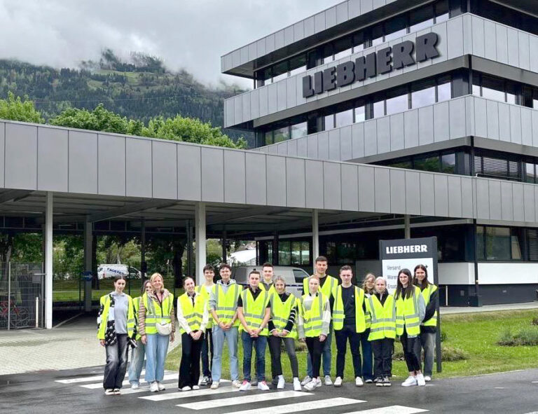 Liebherr – „einen Schritt voraus „